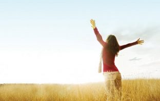 woman free spirit field
